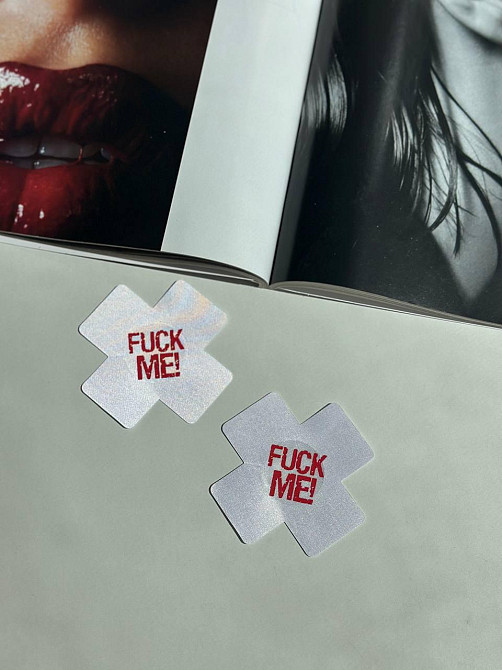 Накладка на груди Стікіні Fuck me пестиси Наклейка прикраса для сосків з написом червона Одеса - фото 3