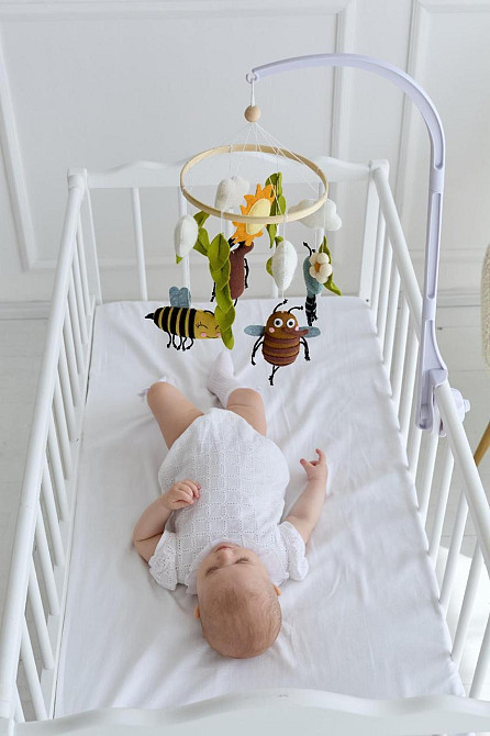 Детский музыкальный мобиль на кроватку для младенцев WoollyFox 