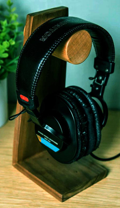 Стойка для наушников 