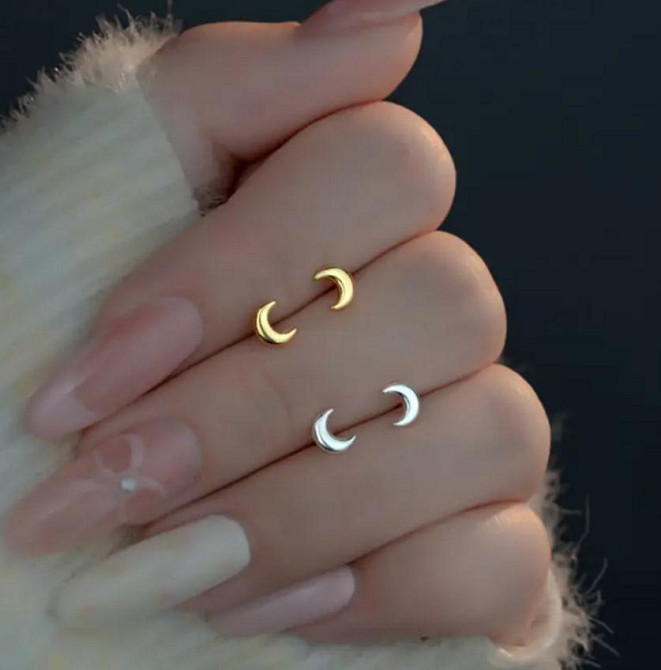 Минималистичные серьги-пусеты полумесяц Медные, золотистые, унисекс, 0.5 см Киев - изображение 4