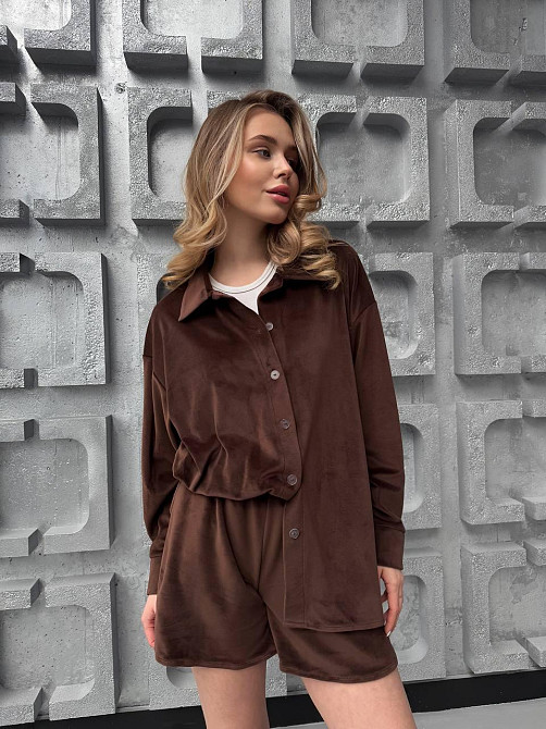 Женский прогулочный оверсайз костюм двойка: рубашка и шорты турецкий велюр спорт Шоколад Одесса - изображение 5