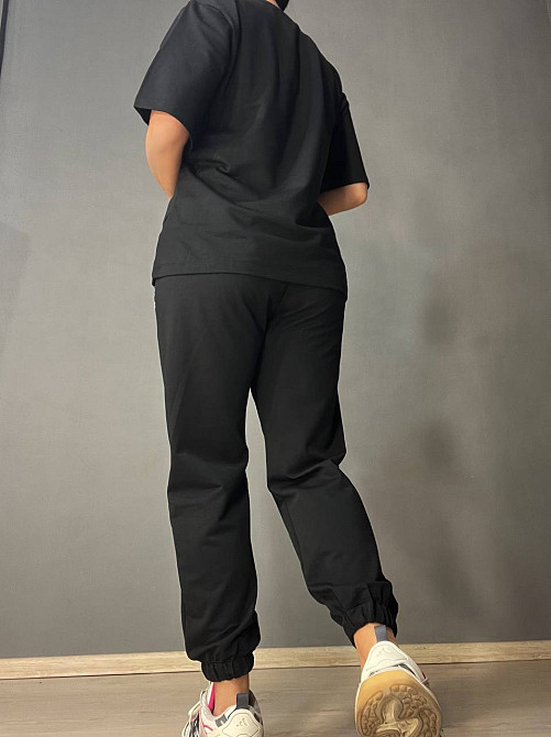 Костюм жіночий CAPPITONE 101216 оверсайз футболка з джогерами з швом і написом чорний, чорний, L Київ - фото 10