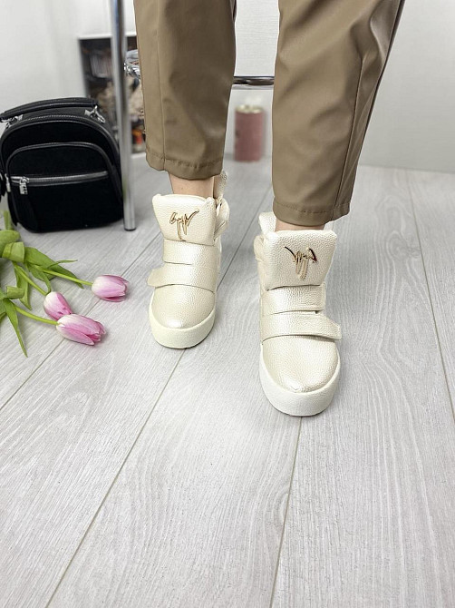 Gofc Снікерси жіночі Gofc бежеві еко-шкіра висота 13см подошва 3см 36р.(GF-JX29 1220) Коломыя - изображение 1