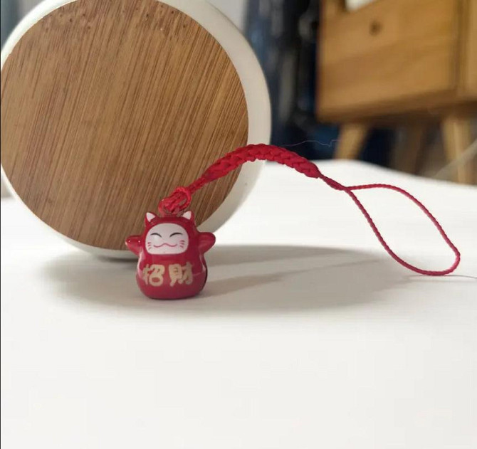 Брелок - підвіска для ключів "Lucky Cat " з дзвіночком червоного кольору 2.2*1.9 см. Київ - фото 1