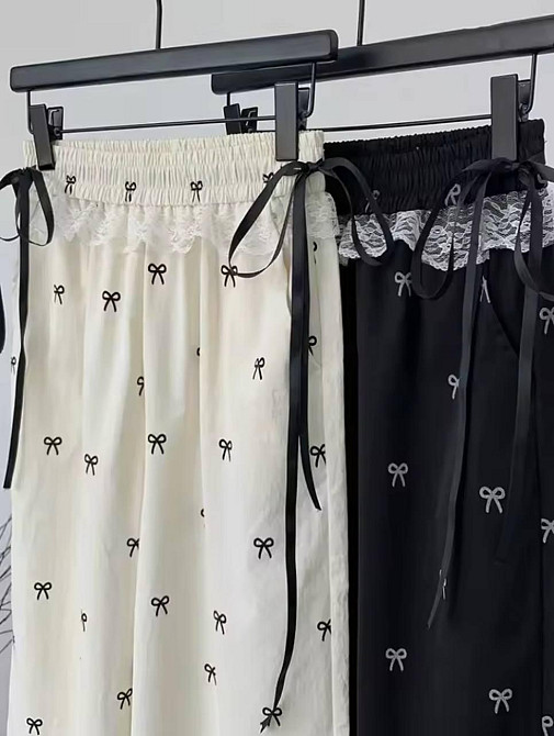 Женские стильные оверсайз брюки карго с бантиками отделаны кружевом плащевка Одесса - изображение 3