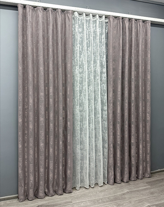 Комплект штор VR-Textil Жаккард Мрамор 150х270 2шт и Тюль 500х270 1210ш-1400т Серо-пудровый с белым 71-007/4 Киев - изображение 3