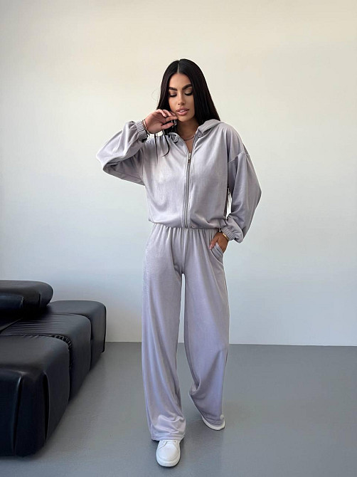 Женский стильный прогулочный костюм тройка: кофта топ и брюки из мягкого велюра Серый, 42/44 Одесса - изображение 1