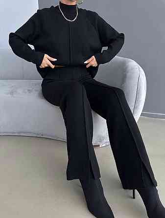 Женский базовый теплый брючный костюм двойка: свитер и штаны машинная вязка Черный Одесса