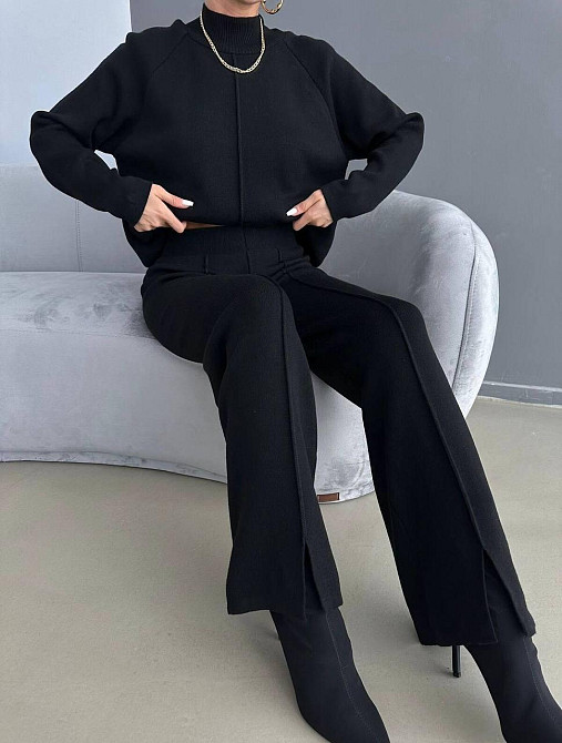 Женский базовый теплый брючный костюм двойка: свитер и штаны машинная вязка Черный Одесса - изображение 3