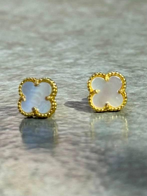 Van Cleef сережки перламутрові, міні 0.8 см / лимонне золото / проба, гравіювання/клевер гвоздики Одеса - фото 1