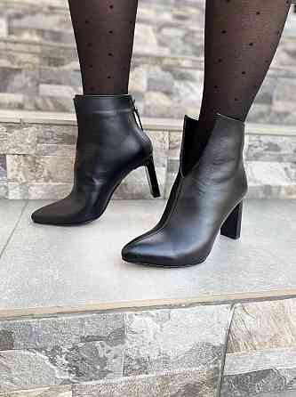 Crisma Жіночі черевики CRISMA чорні натуральна шкіра каблук 8см висота 10см розмір 38 (4371) Коломыя