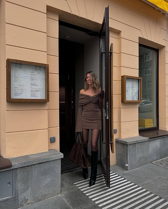 Жіноча сукня з щільного рубчика з спущеними плечами Одеса - фото 5