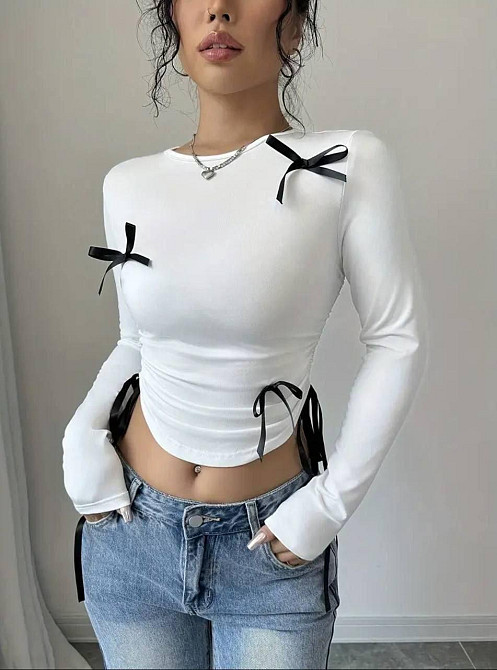 Жіночий елегантний топ із довгими рукавами та вишуканими чорними бантиками віскоза Одеса - фото 2