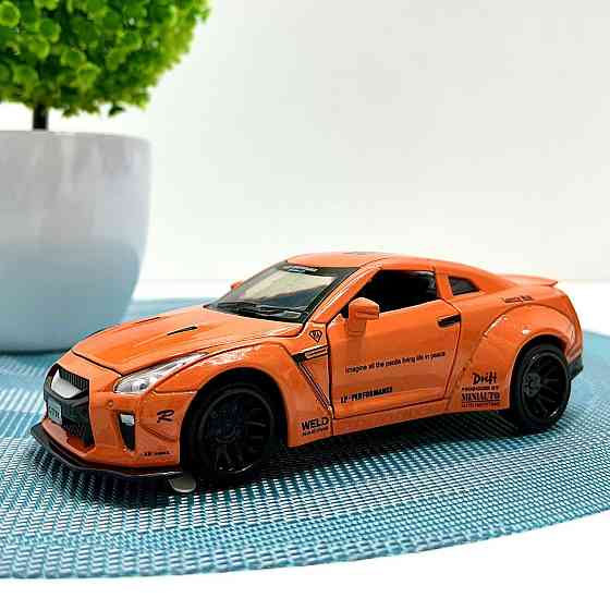 Машинка Auto Expert Nissan GTR металева 1:32 світло/звук/інерційна Жовтогаряча (38071) Чернігів