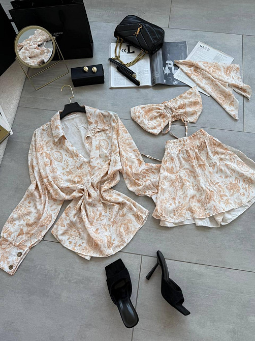 Жіночий літній принтований костюм четверка: хустка, кроп-топ, сорочка та шорти штапель/софт Беж Одеса - фото 2