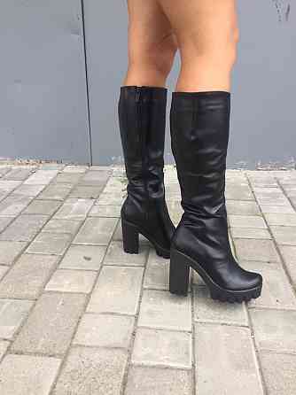 Стильні чоботи жіночі демісезонні весна-осінь на стійкому каблуці чорні, натуральна шкіра 2561 Коломыя