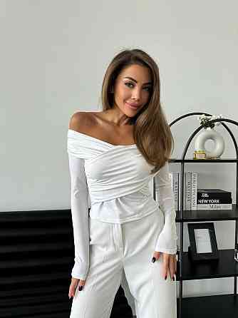 Жіночий романтичний лонгслів зі спущеними плечима трикотаж масло Одеса