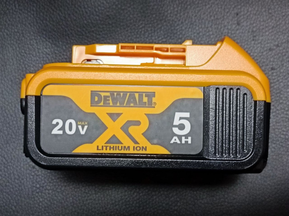 Аккумулятор DEWALT 20V 5Ah Lithium ion NEW! Киев - изображение 2