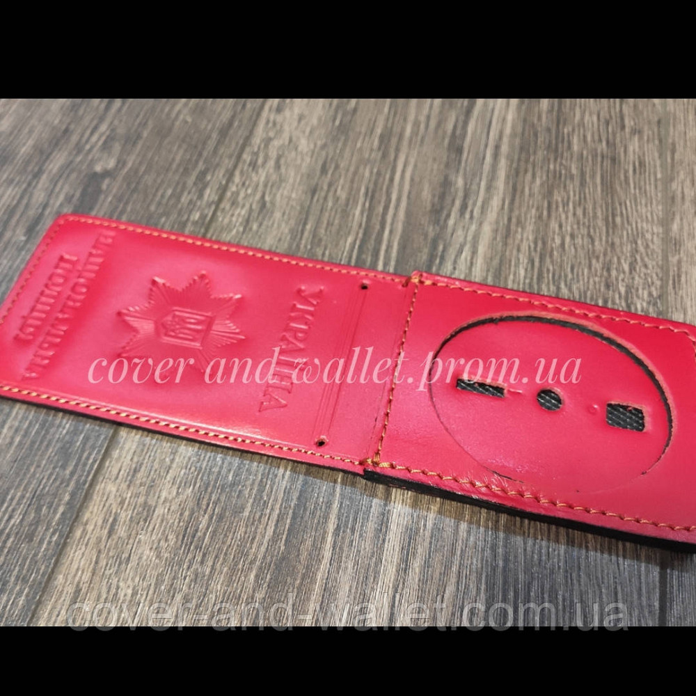 Женская красная обложка 