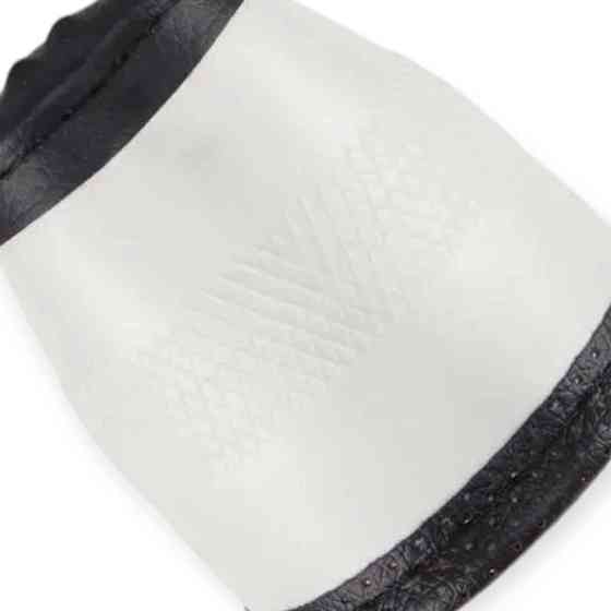 Чехол m кожа (37 - 39 см) коричневый перфор. вставка, один шов, белая основа руля Мукачево