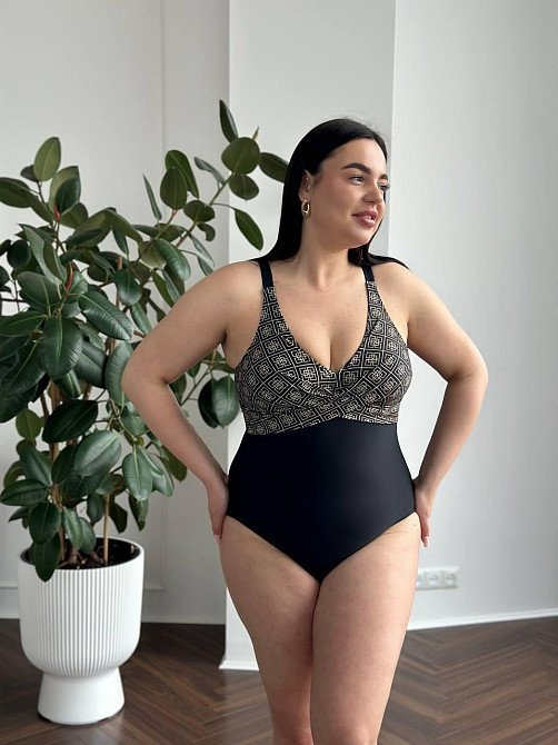 Женский купальник слитный большого размера с принтом plus size с поролоновыми чашками на бретельках бифлекс черный 2XL Одесса - изображение 2