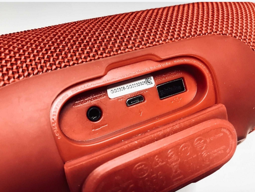 Портативная блютуз колонка JBL Charge 3 с USB,SD,FM (20 ватт красная) Киев - изображение 3