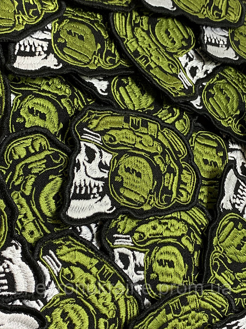 Шеврон Череп у шоломі. Реколор (Форма контурна. На липучці) Розмір 7x8см Київ - фото 2