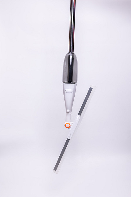 Швабра-скребок з розпилювачем та довгою металевою ручкою для миття твердих поверхонь у будинку та офісі HP-35015-23 Київ - фото 3