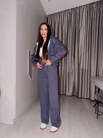 Женский стильный повседневный костюм со стразами свободного кроя трехнить Графит, 46/48 Одесса