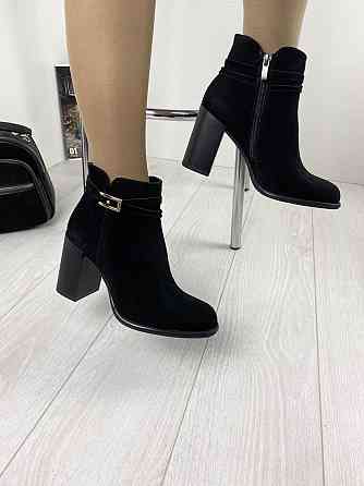 Injers Класичні черевики жіночі демісезонні весна-осінь чорні, натуральна замша на підборах р. Коломыя