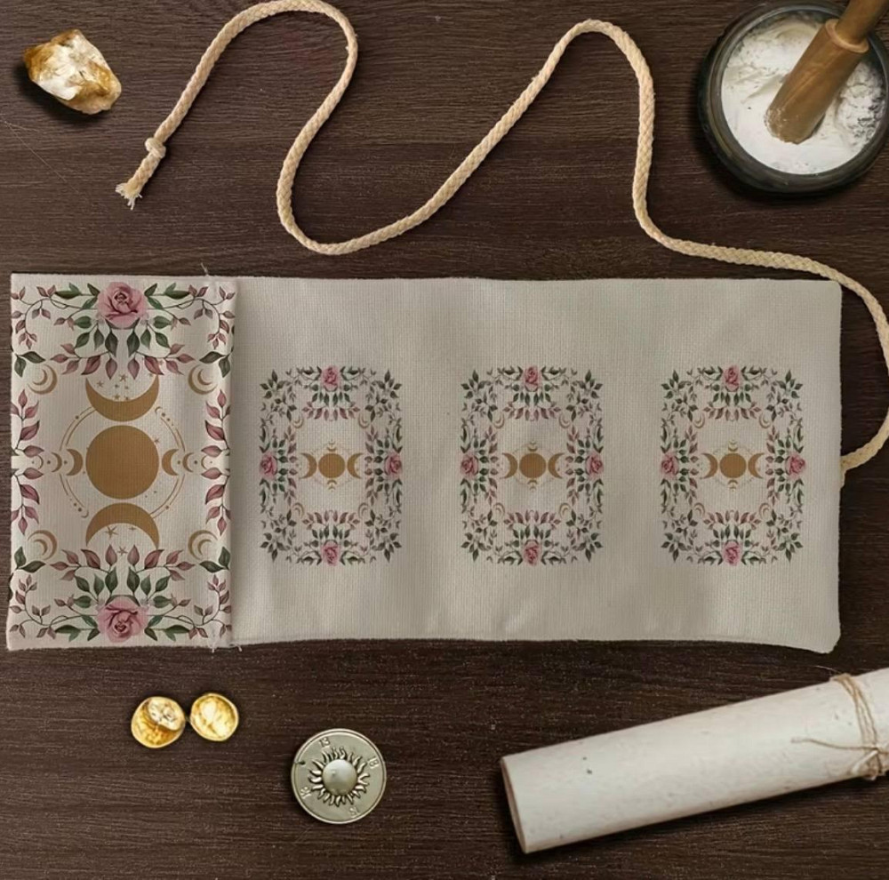 Килимок для карт таро з чохлом скатертина для ворожіння таро та оракулів тканинний мат для розкладів карт 38×17 см Київ - фото 5