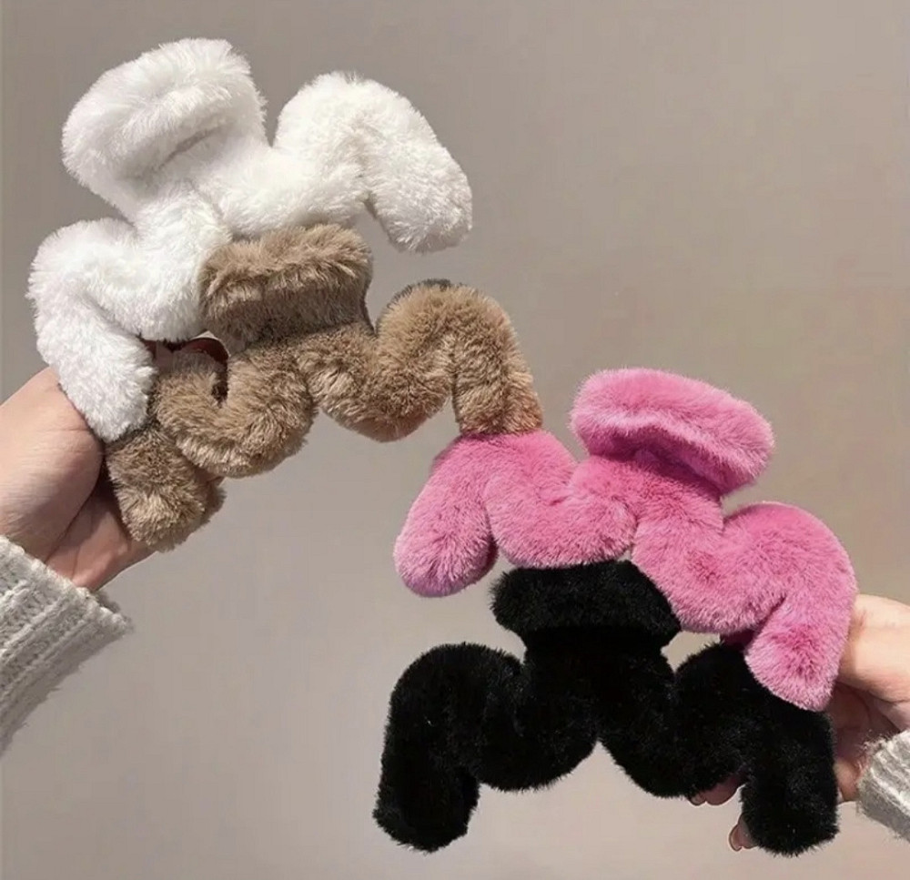 Шпилька крабік із хутра Сміла - фото 1