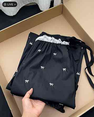 Женские стильные оверсайз брюки карго с бантиками отделаны кружевом плащевка Черный Одесса