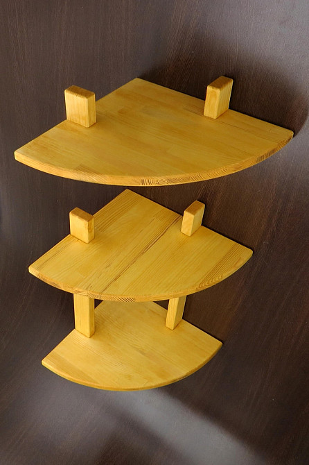 Угловая настенная полка 