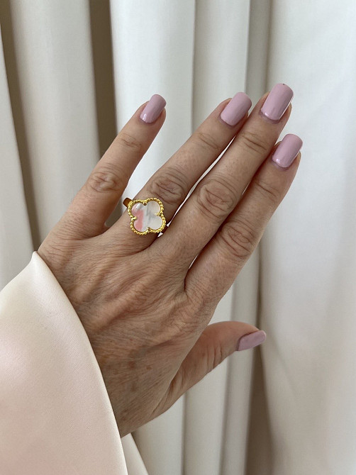Van Cleef кольцо перламутр позолота 18 К / кольцо клевер белое в лимонном золоте Одесса - изображение 4