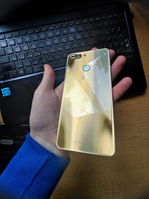 Смартфон ZTE Blade V9 3/32GB Gold Київ - фото 3