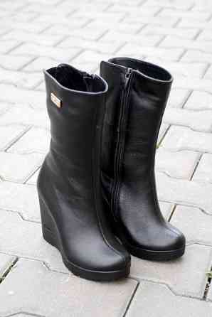 Напівчоботи жіночі ARLETT чорні натуральна шкіра зима висота 21см обхват 32-34см танкетка 9см ( Коломыя