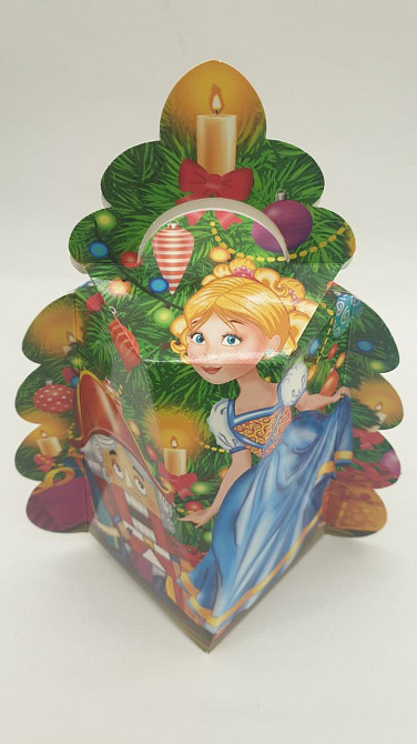 Бумажная коробка для новогодних подарков  (600грм) №250с 