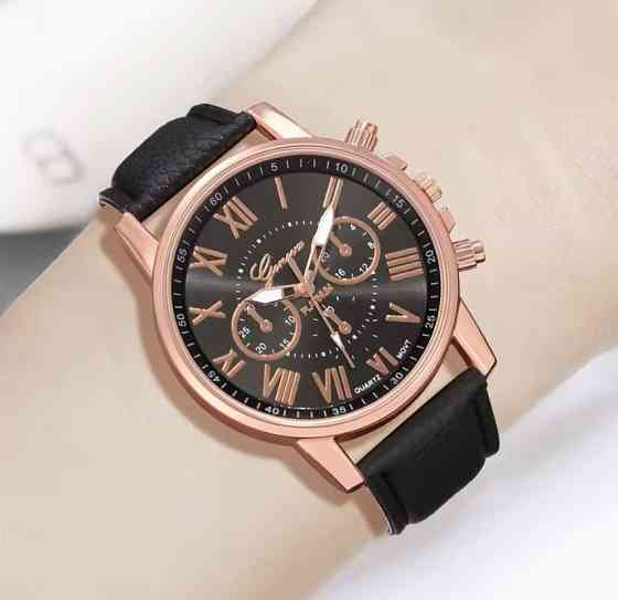 Подарочный набор для мужчин и женщин 2 парные часы с 2 браслетами с сердцем без подарочной корбки черный белый Киев