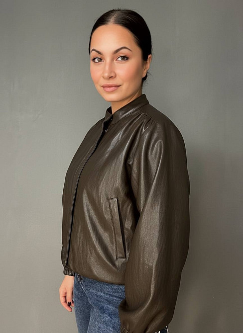Куртка жіноча Ou Mai 3351 з екошкіри бомбер на блискавці комір-стійка оверсайз коричнева, коричневий, L Київ - фото 3