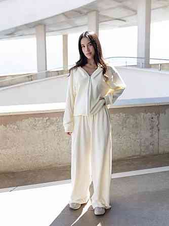 Женский повседневный оверсайз костюм двойка: кофта и штаны хлопковый велюр Кремовый Одесса