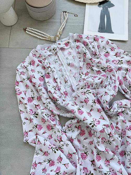 Женское романтичное мини платье в цветочный принт с кружевом софт / штапель 44/46, Розовый Одесса - изображение 7