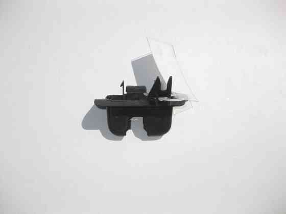 Mercedes-Benz  A2119201486 Накладка правого замка відкидної спинки заднього сидіння Одеса