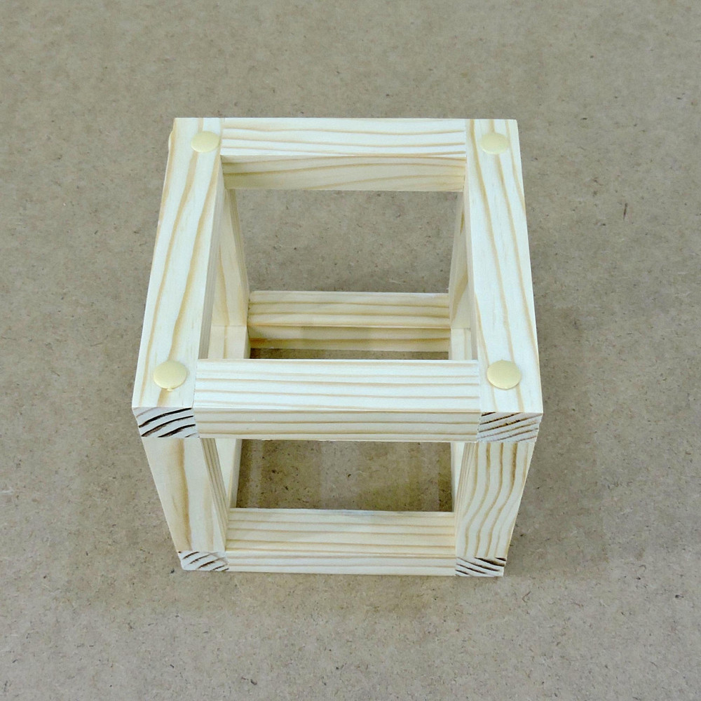 Полка настенная для цветов 