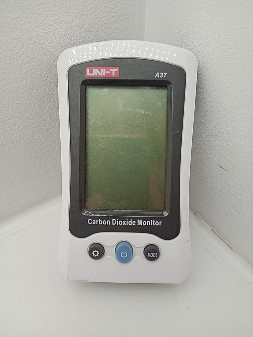 Цифровий детектор вуглекислого газу UNI-T A37 (товар вживаний) Луцьк - фото 1