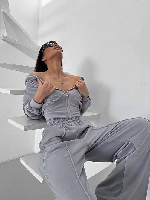 Жіночий прогулянковий костюм двійка: кофта на блискавці і штани з велюру Одеса - фото 6