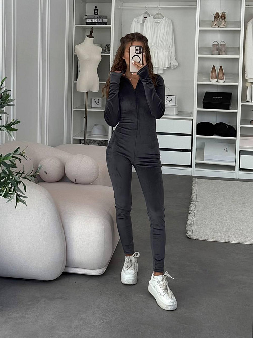 Женский облегающий комбинезон из турецкого велюра Графит, 40/42 Одесса - изображение 1