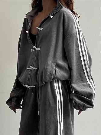 Женский костюм двойка: кофта и штаны в спортивном стиле с лампасами велюр Графит, 46/48 Одесса