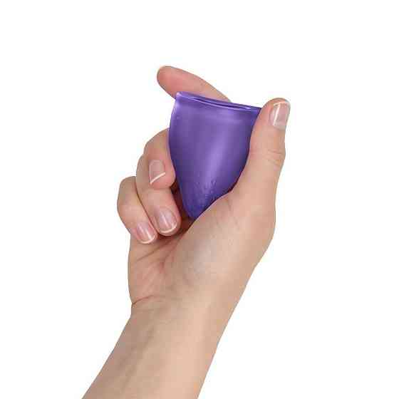 Менструальна чаша Fun Factory FUN CUP SIZE A Black Currant, багаторазова, діаметр 4 см, об’єм 20 мл Sex Aura Київ