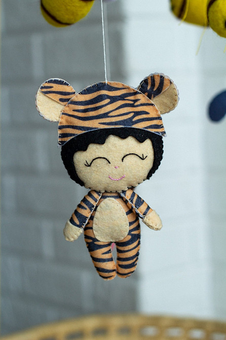 Дитячий мобіль на ліжечко для немовлят WooolyWool «Веселі дівчатка» Київ - фото 10